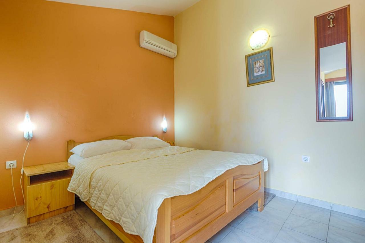 Mali Milocer Bay Accommodation Ilha Sveti Stefan Quarto foto